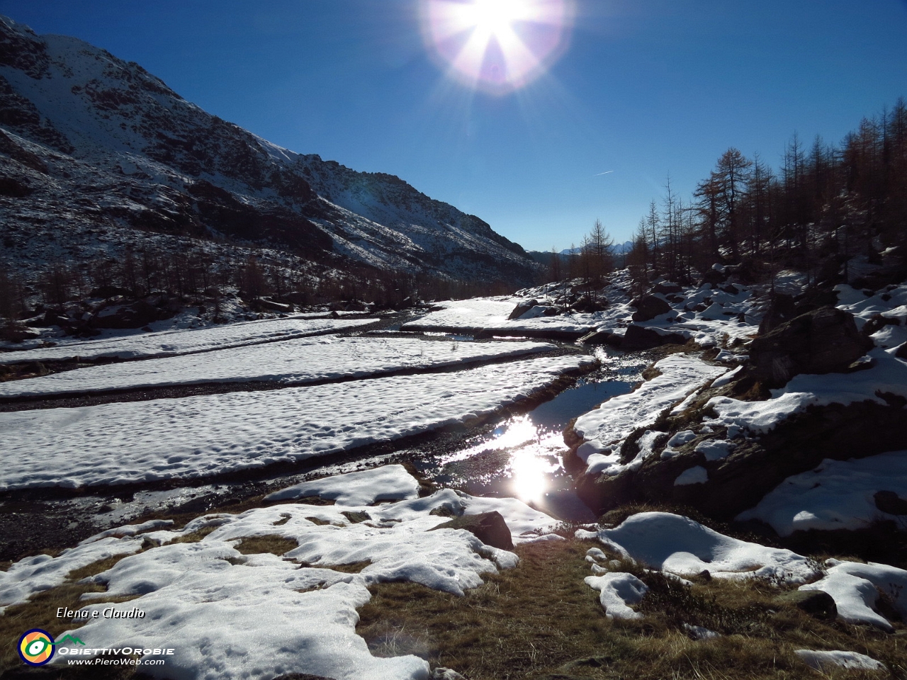 19 riflessi nel torrente.JPG